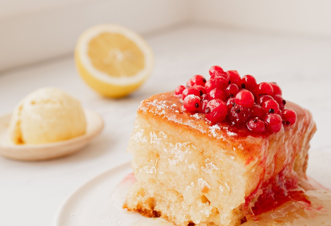 Langtons Square Sicilian Lemon Sponge with Redcurrants Lemon Sauce 6 web