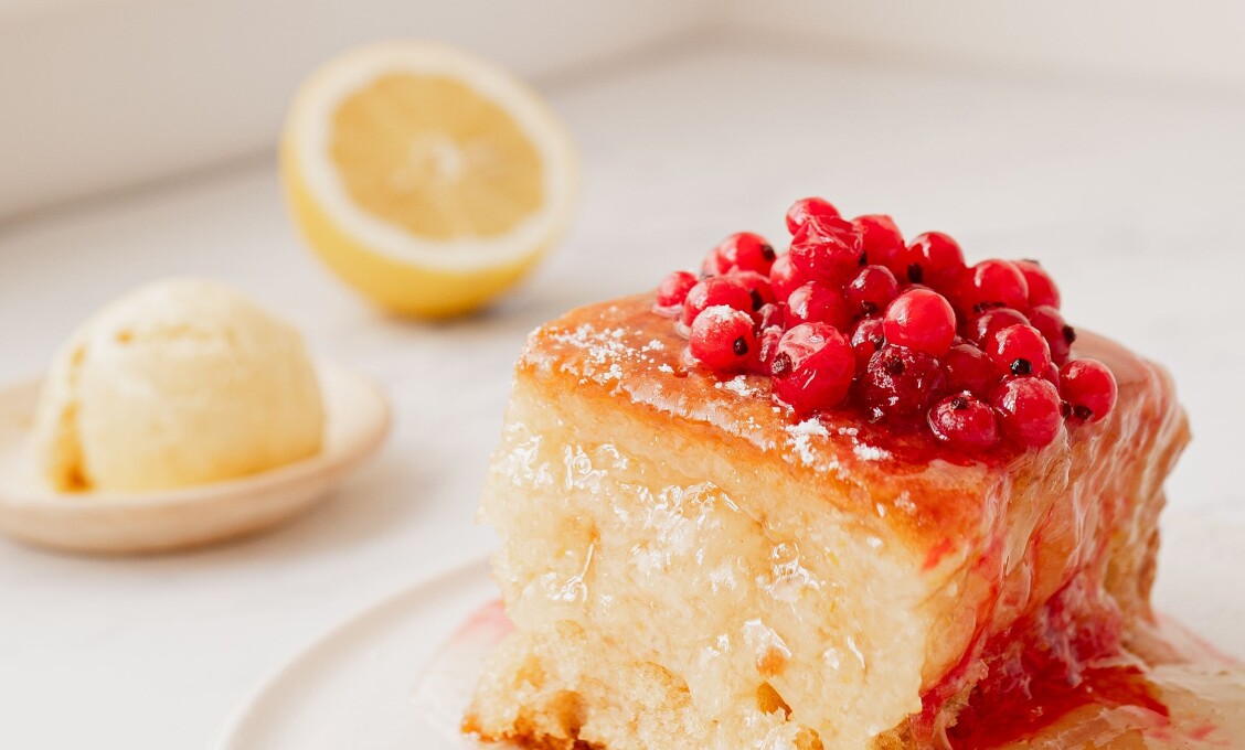 Langtons Square Sicilian Lemon Sponge with Redcurrants Lemon Sauce 6 web